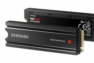 Samsung 980 PRO s heatsinkem cílí na majitele PS5