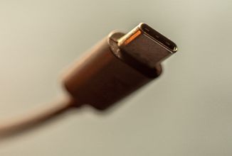 EU varovala Apple, že nemůže omezovat funkčnost necertifikovaných USB-C kabelů