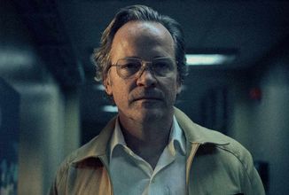 peter-sarsgaard-september-5-121324-70902e44f4a74e9fae253a43a33c2878.jpg