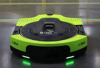 Amazon ukázal robota, kterému stačí říct úkol běžnou řečí a sám si poradí