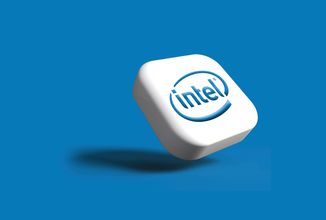 Intel Foundry získává miliardové závazky díky pouzdření