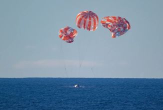 NASA uzavřela Artemis II, Orion po obletu Měsíce bezpečně dosedl do Tichého oceánu
