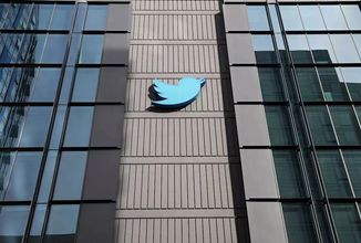 Twitter zavádí nové štítky, které označí nenávistný obsah