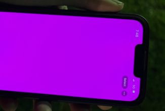 Uživatelé iPhone 13 se potýkají s růžovou obrazovkou a TikTok testuje předplatná