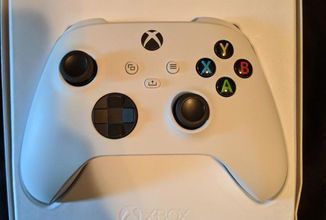Xbox-Series-S-robot-white-controller-4.jpg