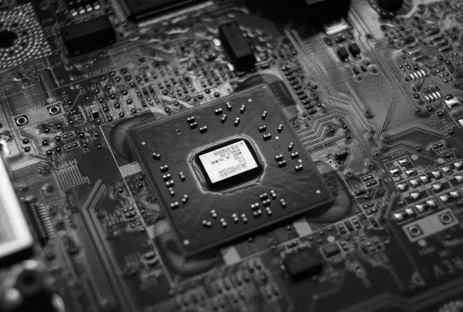 Trh s čipy letos poprvé překročí 1,6 bilionu dolarů, tvrdí Gartner