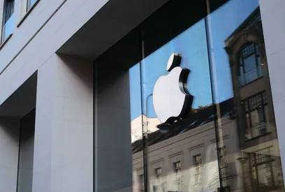 Apple si z AI boomu ukrojil 900 mil. dolarů na poplatcích, letos má z App Storu překročit miliardu