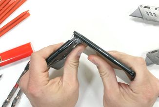 OnePlus-10-Pro-snaps-in-half-in-JerryRigEverything-durability-test.jpg