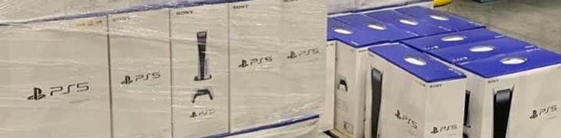 PS5 stále zaostává za PS4 a meziročně klesá zájem o PS Plus