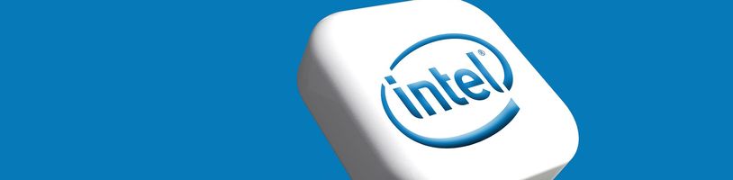 Intel Foundry získává miliardové závazky díky pouzdření