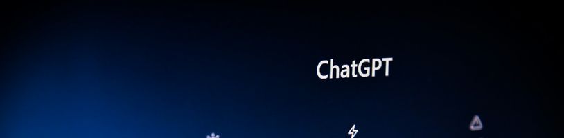 OpenAI na neurčito pozastavil vývoj erotického chatbota