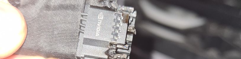 Grafické kartě Nvidia RTX 4090 se pálí adaptér i konektor