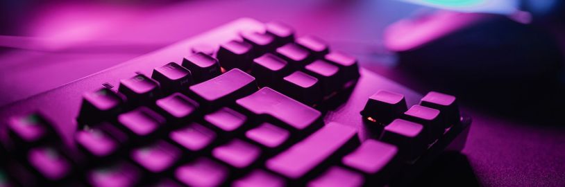 Nedostatek pamětí srazil dodávky PC o téměř 5 %, tržby výrobců přesto rostou
