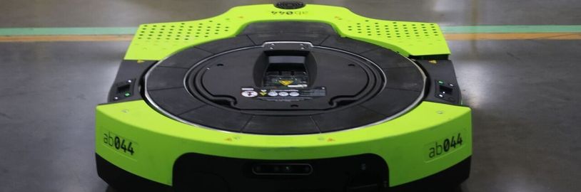 Amazon ukázal robota, kterému stačí říct úkol běžnou řečí a sám si poradí