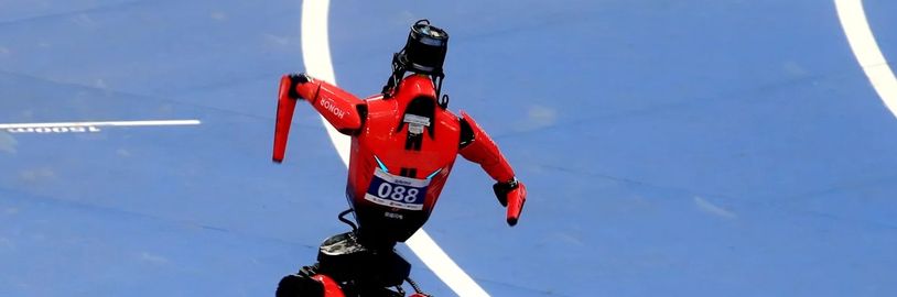 Čínský robot uběhl stovku rychleji než Usain Bolt