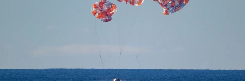 NASA uzavřela Artemis II, Orion po obletu Měsíce bezpečně dosedl do Tichého oceánu