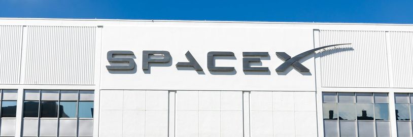 SpaceX prý ukázala investorům tajné kapesní AI zařízení