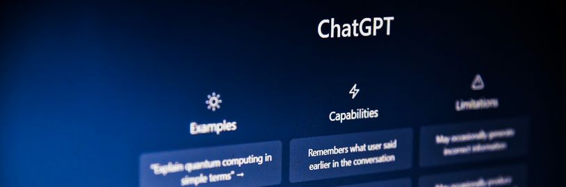 OpenAI na neurčito pozastavil vývoj erotického chatbota