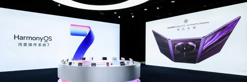 Nový Huawei Mate XT2 kombinuje trojité skládání s ochranou displeje