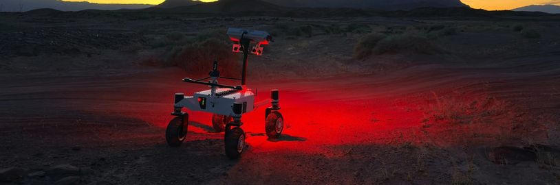 Nový rover od NASA přelézá překážky zvednutím kol a předhání marsovská vozítka